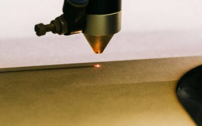 Precyzja cięcia laserowego a jakość blach nierdzewnych – jak powstają trwałe i bezpieczne elementy konstrukcyjne?
